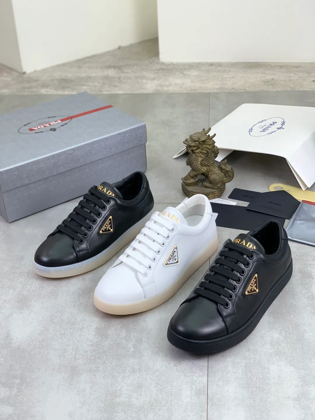 Men's shoes 💰P540💰【New model】The hot model is on the official website, 🆘 The trendy brand (Prada) mainly promotes the hot model, the avant-garde and versatile fashion men's shoes are privately modeled, the cowhide surface is spliced 1:1.. The fashion is simple, the original imported cowhide lining and the cowhide feet; the atmosphere and personality are more fashionable, eye-catching and pursuing class. It will subvert the old idea and be a must-have for fashion trendsetters with you! Must keep it for yourself! Tall and comfortable, large and low, high-end quality workmanship. Size: 38-45; 3️⃣colors available.